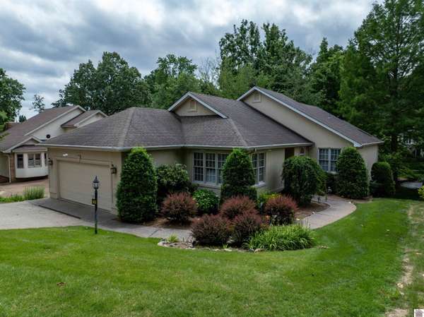 1055 Lakeview Dr,  Paducah,  KY 42003