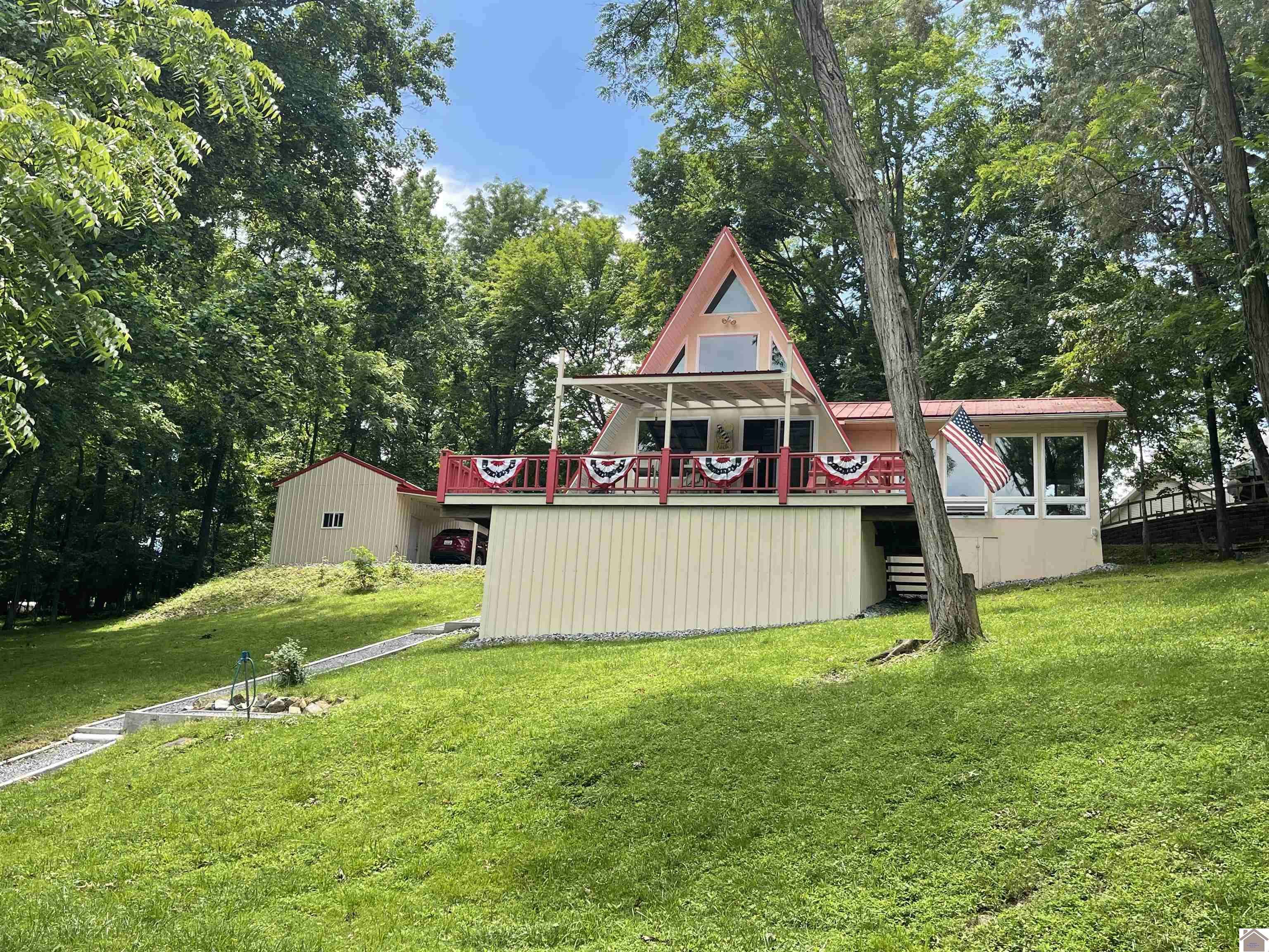 186 N Lakeshore Dr., Cadiz, KY 42211