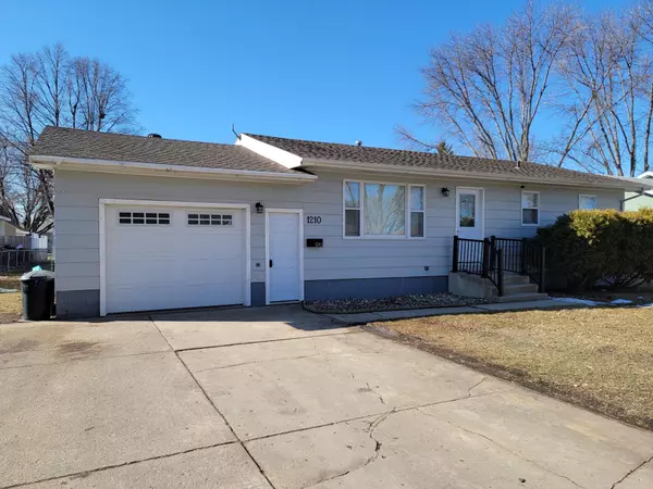 1210 12th Avenue NE, Aberdeen, SD 57401