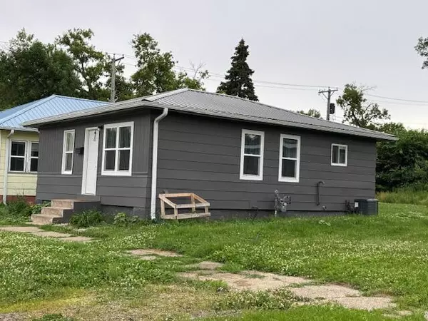 108 6th Avenue W, Webster, SD 57274