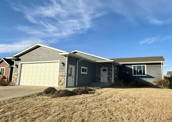 919 28th Avenue NE, Aberdeen, SD 57401