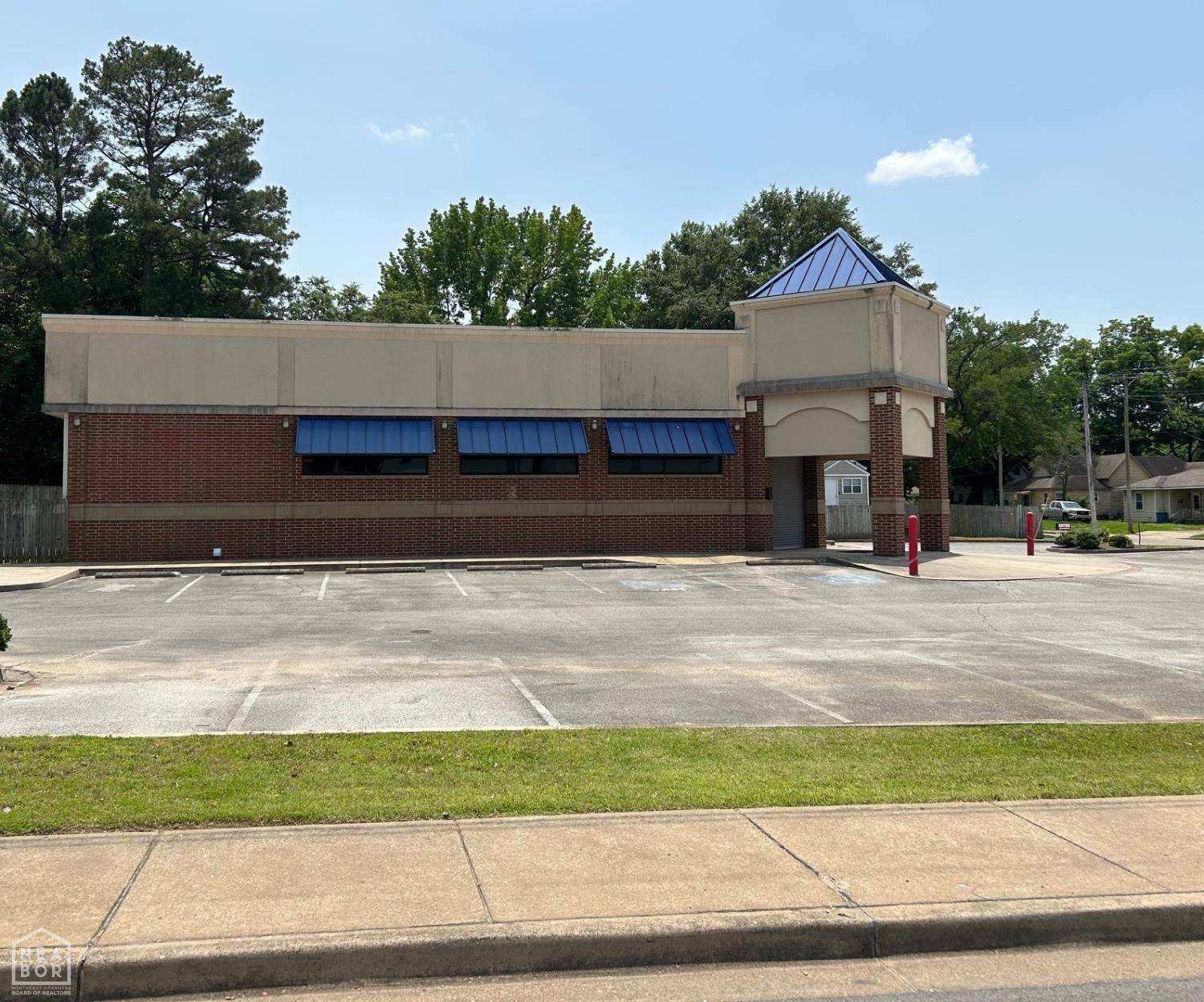 Jonesboro, AR 72401,533 W Nettleton Avenue