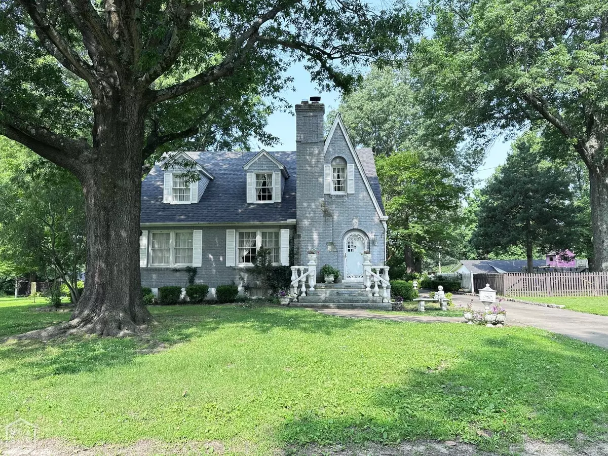 Piggott, AR 72454,582 N 4th Avenue