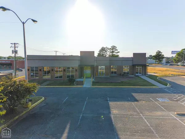 1421 S Caraway Road, Jonesboro, AR 72401