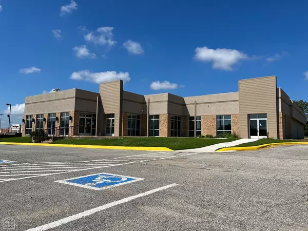 1421 S Caraway Road S, Jonesboro, AR 72401