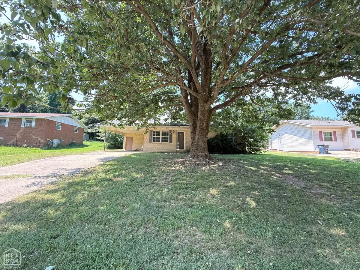 Piggott, AR 72454,416 Lee Avenue