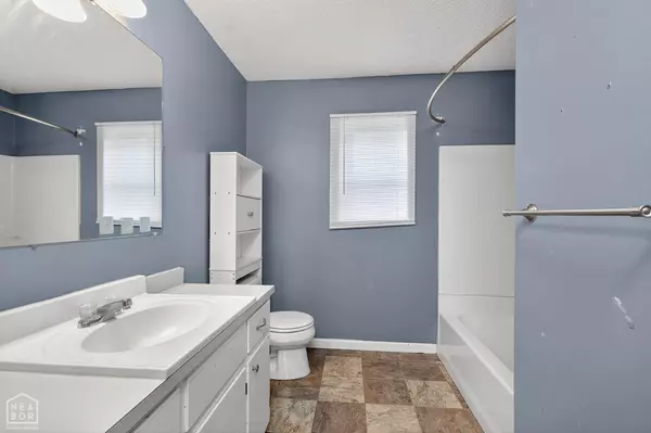 Walnut Ridge, AR 72476,320 Robin Lane