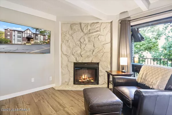 Lake Ozark, MO 65049,42 TENNIS LANE #17-3B