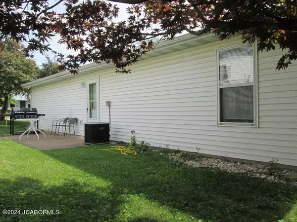 Russellville, MO 65074,5002 SMITH STREET