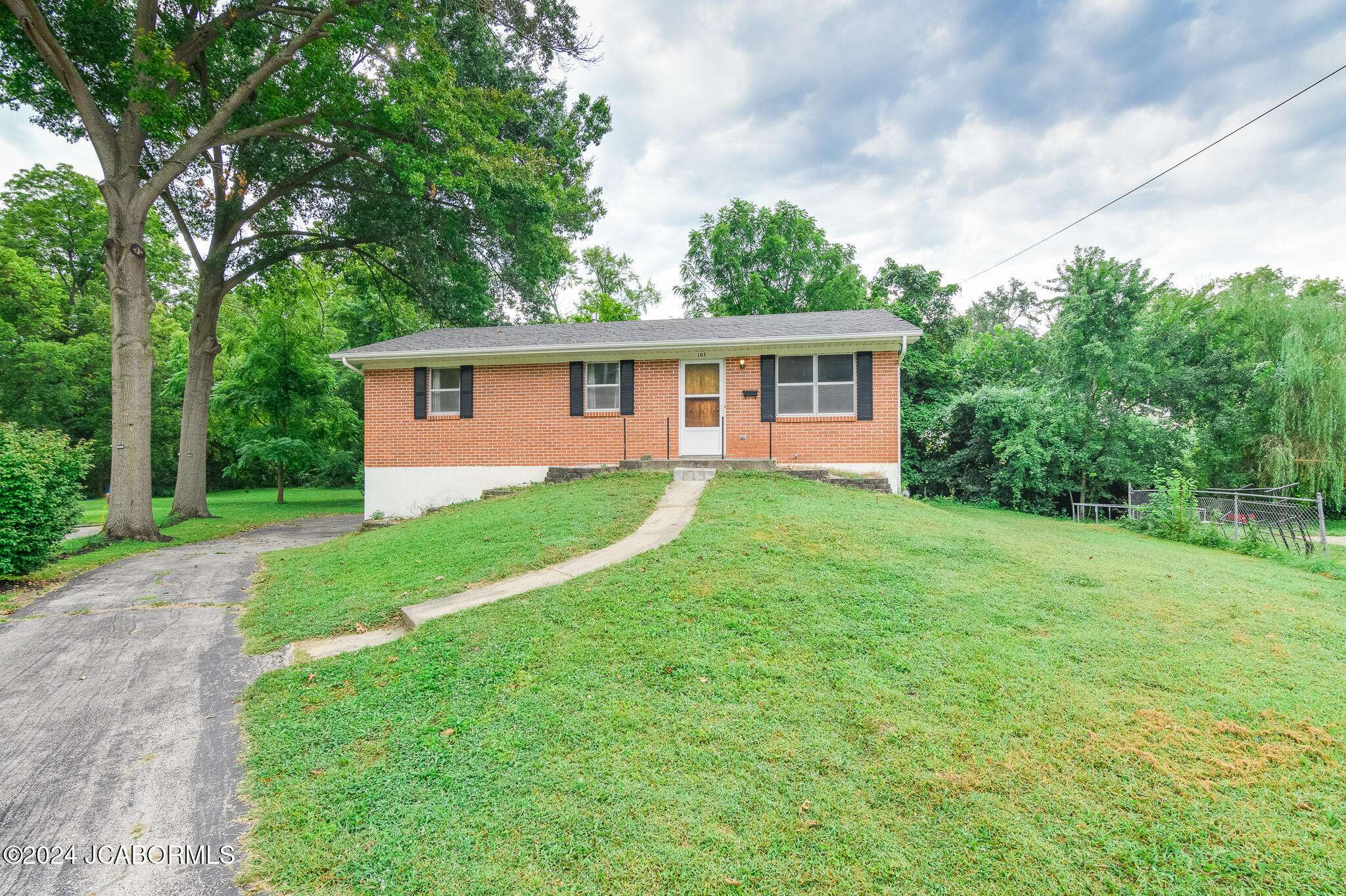 103 S JOHNSON STREET, Jefferson City, MO 65101