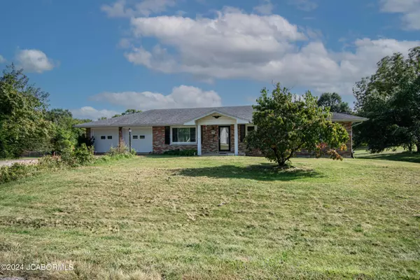209 W HILLCREST AVENUE, Holts Summit, MO 65043