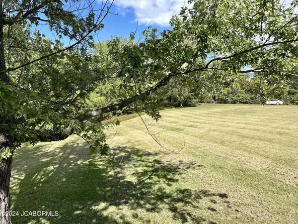 Holts Summit, MO 65043,12247 COUNTY RD 4037