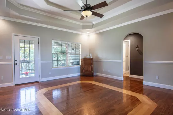 Holts Summit, MO 65043,215 ELLSWORTH DRIVE