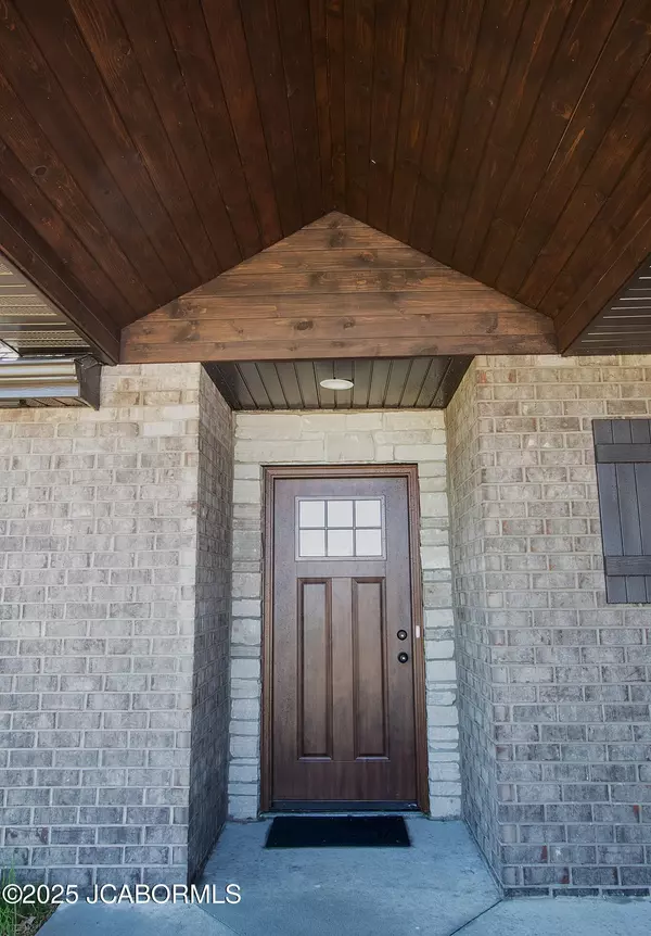 Holts Summit, MO 65043,215 ROSEWOOD COURT