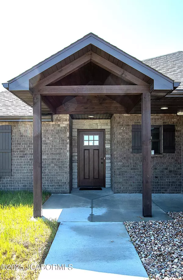 Holts Summit, MO 65043,215 ROSEWOOD COURT