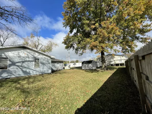 Tipton, MO 65081,420-422 RAILROAD AVENUE AVENUE