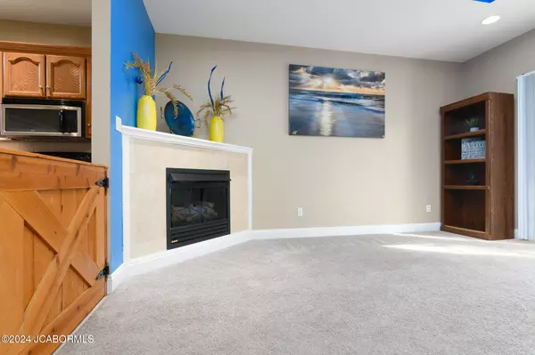 Holts Summit, MO 65043,125 SPRING AVENUE