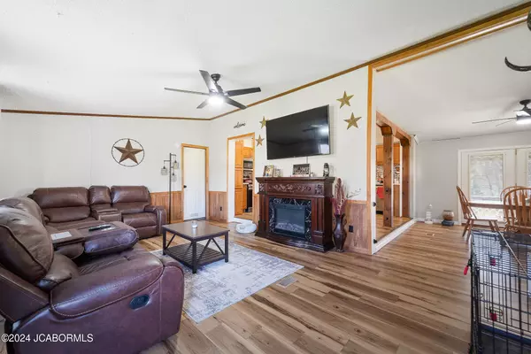 Holts Summit, MO 65043,11367 COUNTY RD 4012