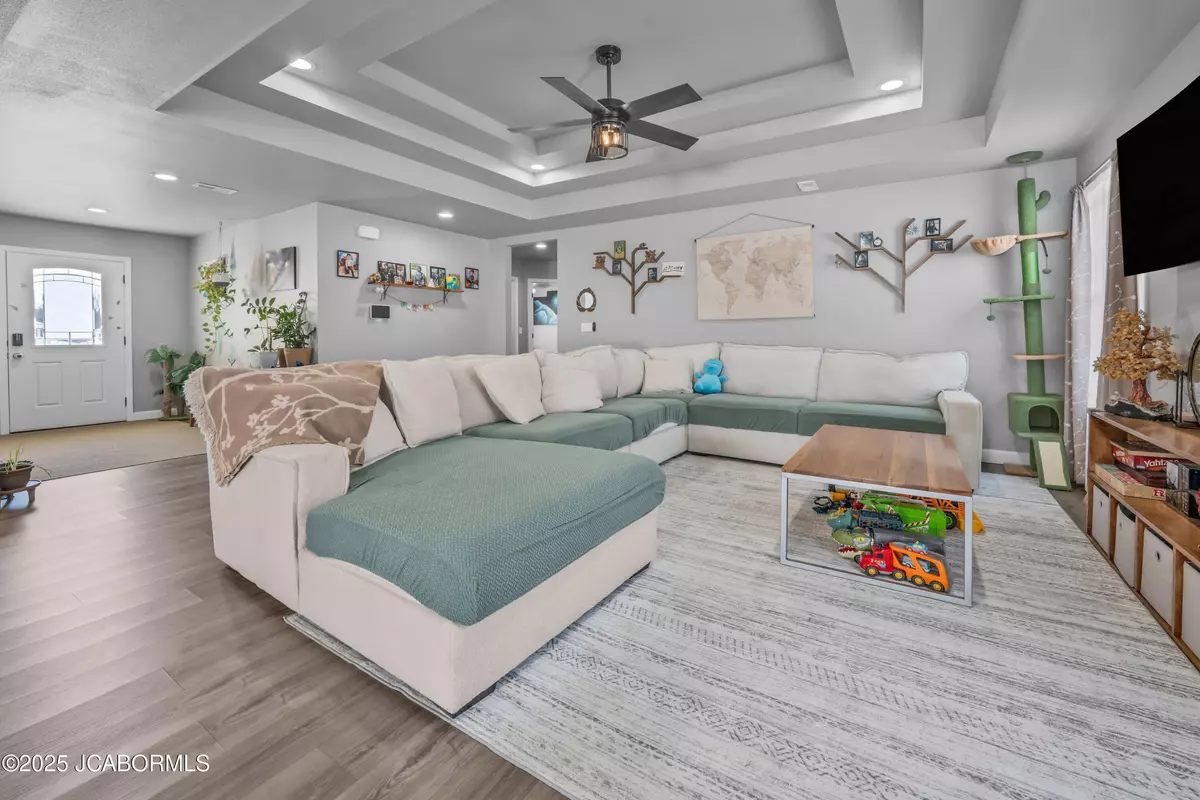 Holts Summit, MO 65043,307 DOVER DRIVE