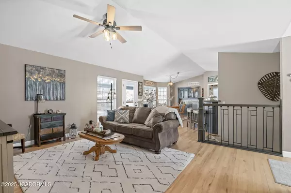 10390 STONEY CREEK COURT, New Bloomfield, MO 65063