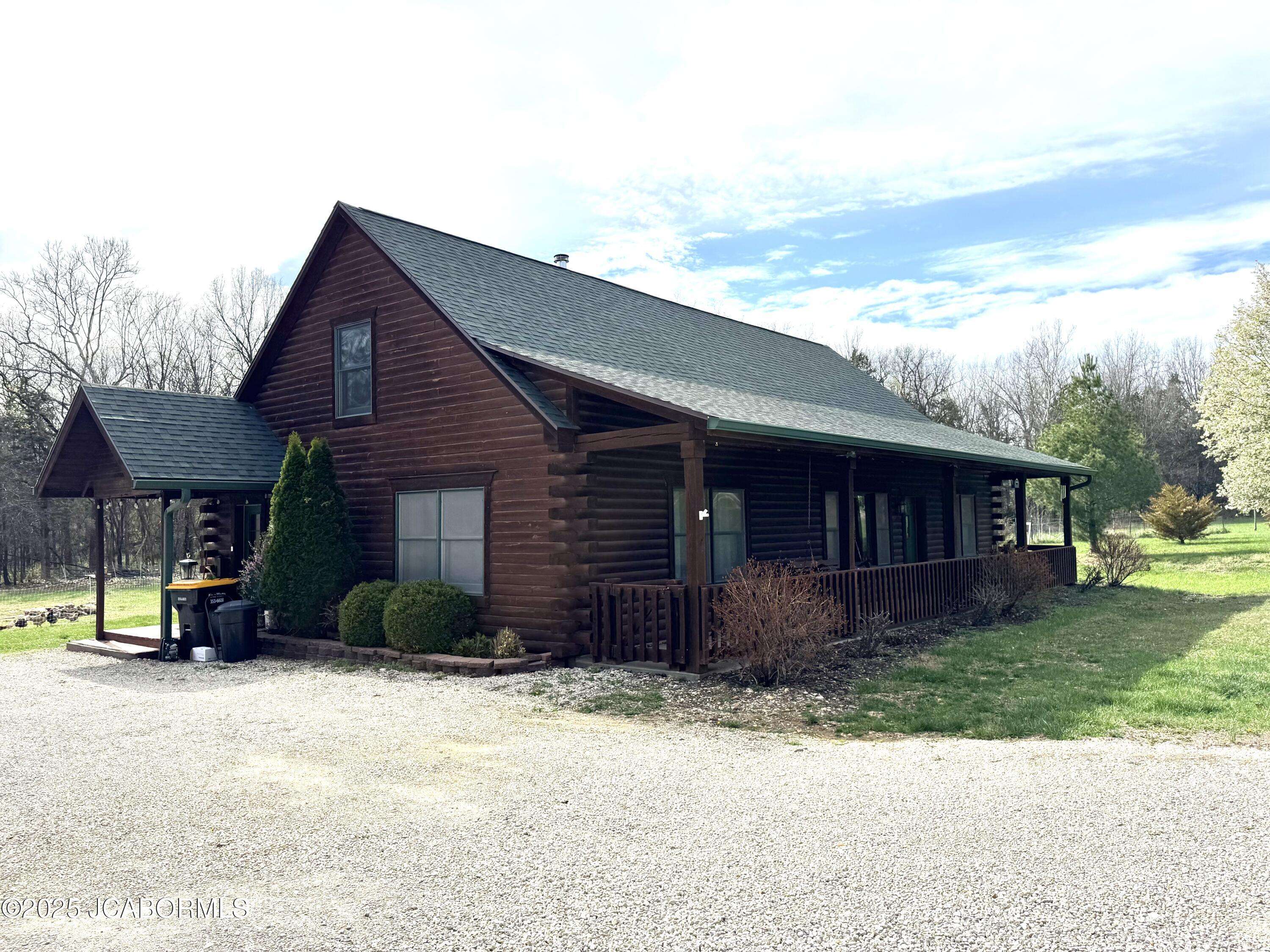 10363 COUNTY RD 369, New Bloomfield, MO 65063