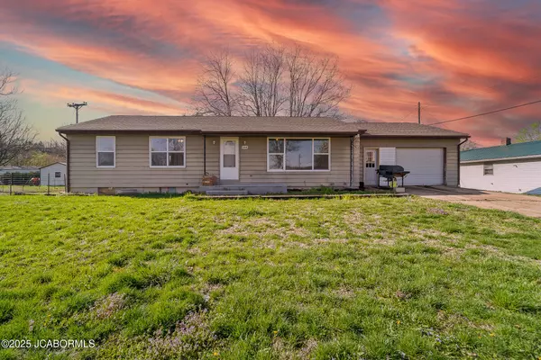 104 E TENNESSEE STREET, Chamois, MO 65024