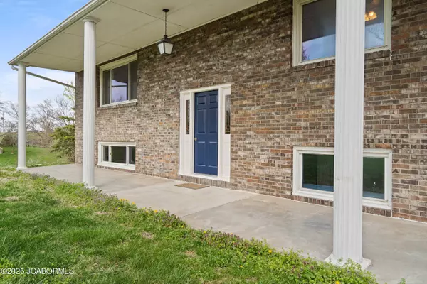 Hallsville, MO 65255,8461 E HWY OO