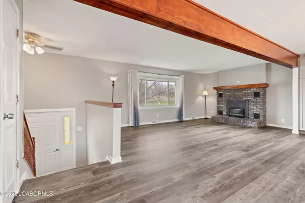 Hallsville, MO 65255,8461 E HWY OO