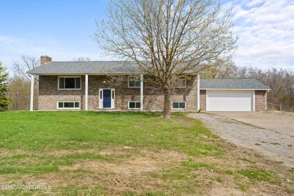 8461 E HWY OO, Hallsville, MO 65255