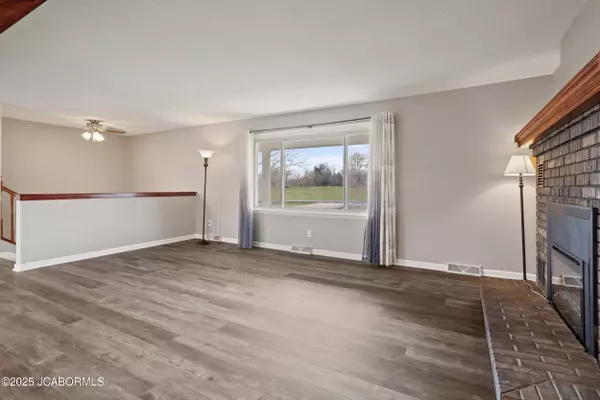 Hallsville, MO 65255,8461 E HWY OO