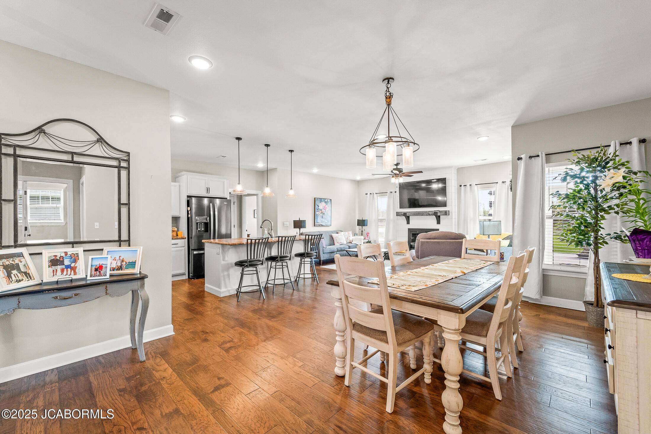 Holts Summit, MO 65043,385 DOVER DRIVE