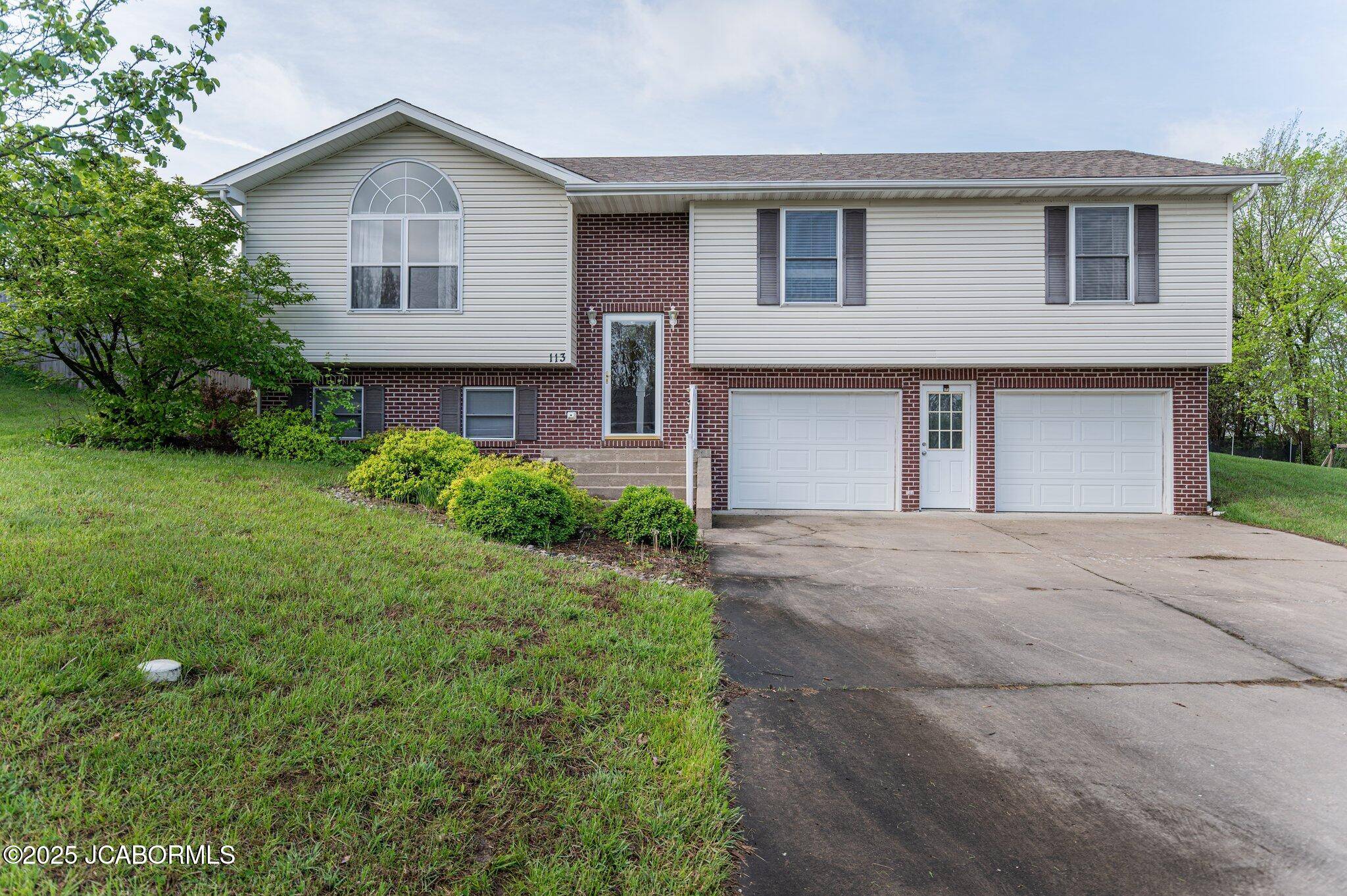113 CEDAR PARK DRIVE, Linn, MO 65051