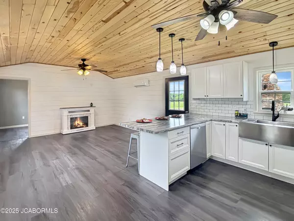 New Bloomfield, MO 65063,9961 CO RD 373