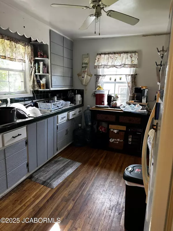 Linn, MO 65051,618 E JEFFERSON STREET