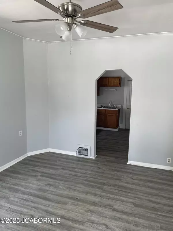 Jefferson City, MO 65101,1419 E MILLER STREET