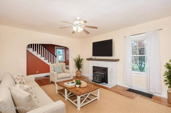 Jefferson City, MO 65101,1722 GREEN BERRY ROAD