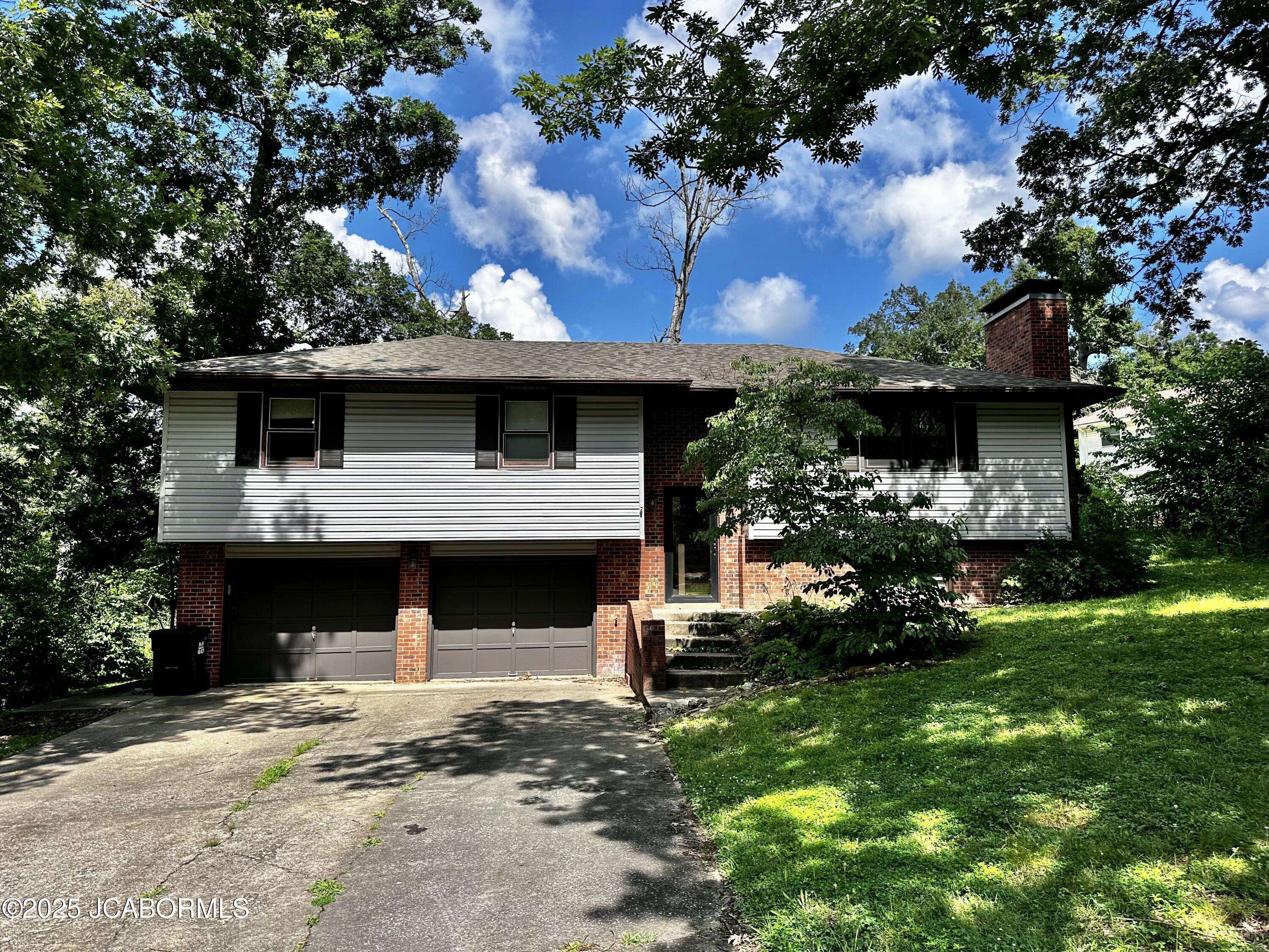 3933 RUSTIC LANE, Jefferson City, MO 65109