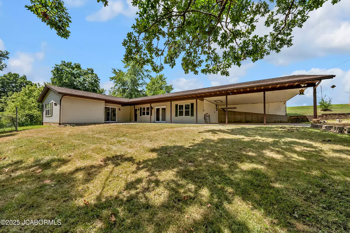 Linn, MO 65051,108 AUTUMN LANE