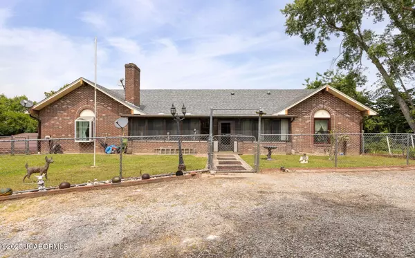 1645 COUNTY ROAD 390, Holts Summit, MO 65043