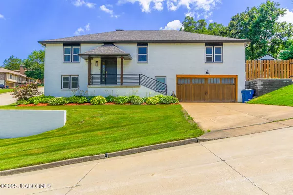 2109 JULIE LANE, Jefferson City, MO 65109