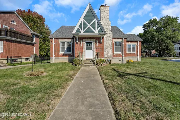 2016 W MAIN STREET, Jefferson City, MO 65109