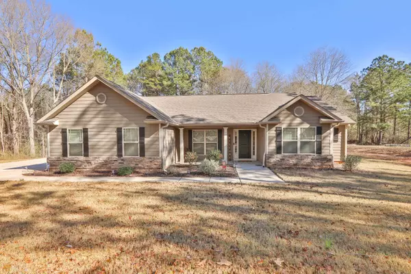 56 E Gordon RD, Newnan, GA 30263