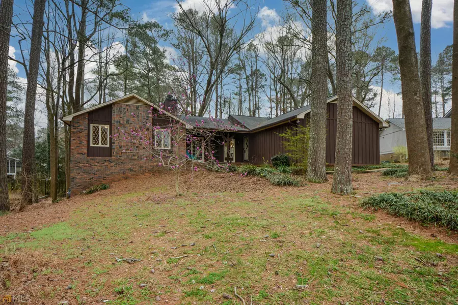 4161 Forest CIR NE, Roswell, GA 30075