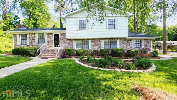 1236 Country Pine DR, Ellenwood, GA 30294