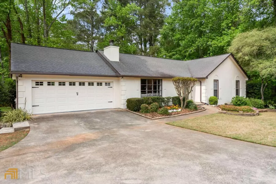 300 Wavetree CT, Roswell, GA 30075