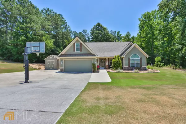 2141 Braswell LN, Loganville, GA 30052