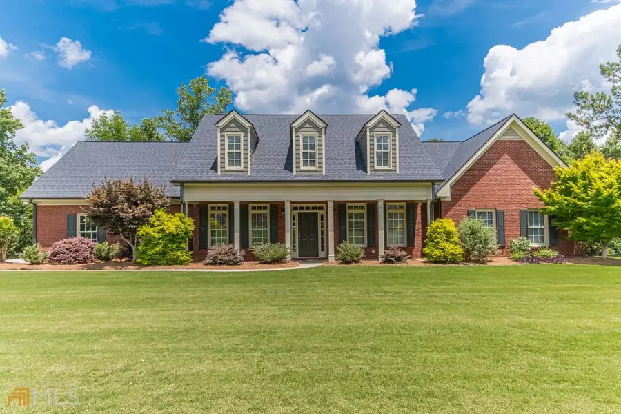 1008 Maple Creek DR, Loganville, GA 30052