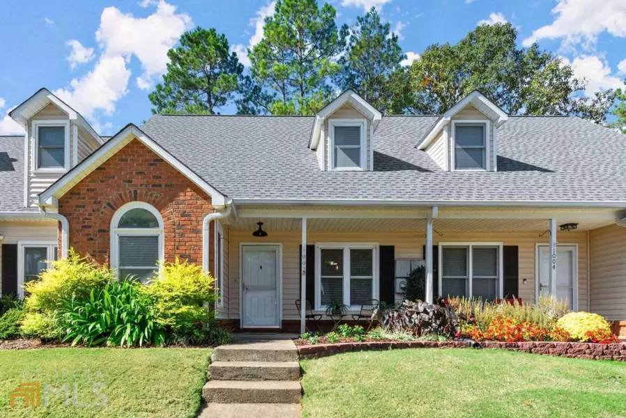 1002 Sasha LN, Roswell, GA 30075