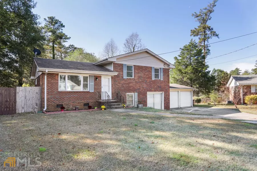 1831 Lamplight CT, Morrow, GA 30260