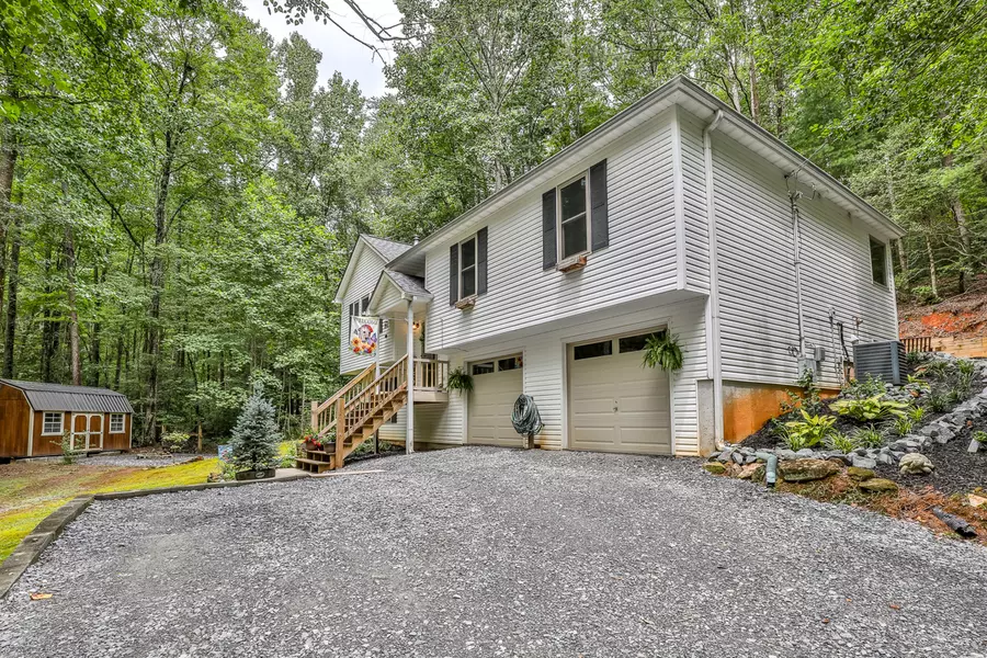 1813 Big Ben RD, Ellijay, GA 30540